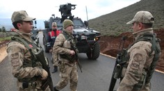 Pozemné turecké sily prekročili sýrsku hranicu, turecké územie zasiahli tri rakety