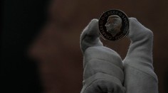 Do obehu idú prvé mince s podobizňou Karola III.