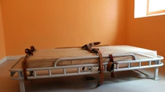 Poliak strávil pre krádež kávy 8 rokov na psychiatrii, teraz vysúdil rekordné odškodné