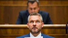 Poslanci ukončili diskusiu k odvolávaniu premiéra, hlasovať budú v utorok