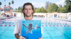 Muž, ktorý ako batoľa pózoval pre album Nirvany, podal novú žalobu