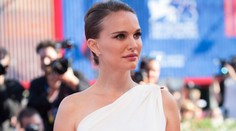 Nádherná Natalie Portman oznámila, že čaká dieťa. Išlo to aj bez slov
