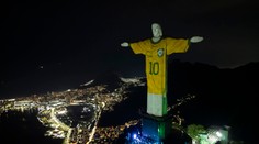 Brazília si pripomenula „kráľa futbalu“. Pelému poslal odkaz aj pápež