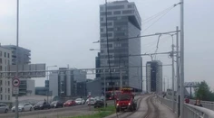 Električky v Petržalke stále nejazdia. Vodič nákladiaku strhol trakčné vedenie
