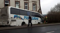 Nehoda autobusu s nákladným autom si vyžiadala 38 obetí