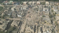 VIDEO: Nigérijským mestom otriasla obrovská explózia. Po sklade výbušnín zostal iba kráter