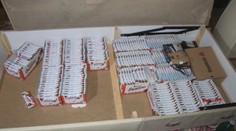 Muž v Leviciach vykradol kamión. Tisíce cukroviniek ukrýval u seba doma v posteli