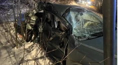 Vyhasol život mladého vodiča († 19). Prešiel do protismeru, autobusár zrážke nedokázal zabrániť