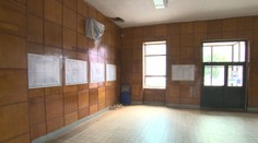 Prepadnutý strop starej stanice v Nitre konečne opravujú. Iné zásadné zmeny ju však nečakajú