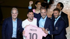 Svätá voda uprostred dažďa či splnený sen, ktorý má zmeniť futbal v krajine. Amerika privítala Messiho