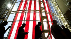 Bojujú do poslednej chvíle. Trump chce plniť sny, Clintonová vsadila na hviezdy