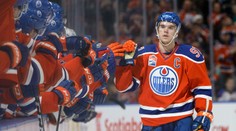 McDavid podpísal s Edmontonom novú zmluvu, vďaka tejto sume zarobí v NHL najviac