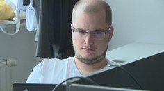 Redaktora Adama Valčeka nelustrovali len policajti, ale aj SIS
