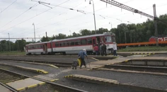 Vlak im odíde pred nosom, do roboty tak cestujú tri hodiny. Železnice prišli s vysvetlením