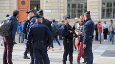 Útok v Paríži, pri ktorom zomreli štyria policajti, vyšetrujú ako možný teroristický čin