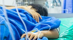 Lekári už mesiac udržujú na prístrojoch mozgovo mŕtvu ženu, v ktorej tele rastie dieťa