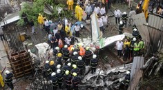 Lietadlo sa zrútilo na ulicu v Bombaji. Zabilo pri tom človeka