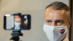 Raši zažaluje ministra obrany aj premiéra