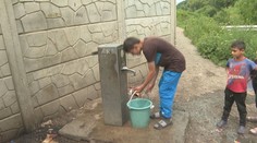 Nakazených žltačkou typu A stále pribúda. Nakazení nemajú ani tečúcu vodu, umývajú sa v potoku