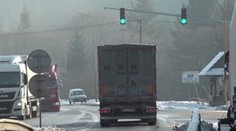 Semafor mal vo Svrčinovci zmierniť kolóny, nestalo sa tak. Stále na ňom svieti zelená