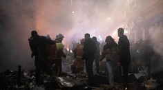 OBRAZOM: Horiace ulice a krvavé strety s políciou. Francúzsko zažilo najnásilnejšie protesty proti spornej reforme