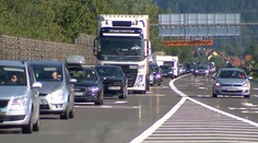 Desaťtisíce dovolenkárov tento víkend hromžili. Uviazli na rozpálených diaľniciach