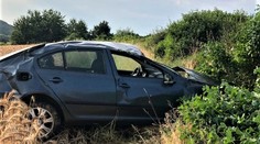 Nepripútal sa, pri nehode vypadol z auta. Iba 22-ročný spolujazdec na mieste zahynul