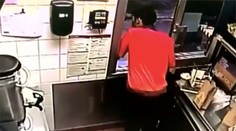 Raňajky vo fastfoode sa jej skoro stali osudnými. Zachránil ju odvážny mladík