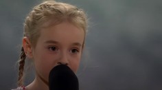 VIDEO: Dievča, ktoré v kryte na Ukrajine spievalo hit z filmu Frozen, vystúpilo na koncerte pred plným hľadiskom