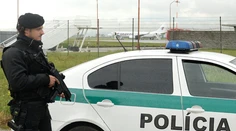 Policajti dostanú vyššie platy. Polepšia si aj príplatkami