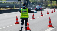 Francúz zostal zaskočený, keď mu prišlo 15 dopravných pokút. Roky je pritom pripútaný k lôžku