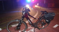 Na elektrobicykli s jedným promile: Opitý senior v Bratislave zrazil chodkyňu