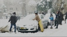 V Jeruzaleme sa tešia zo snehovej nádielky