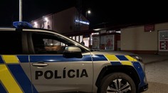 Nebezpečný incident na policajnej ubytovni v Bratislave: Policajt skončil v nemocnici s postreleným bruchom