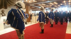 V parlamente nastúpila Čestná stráž, chráni štátne symboly