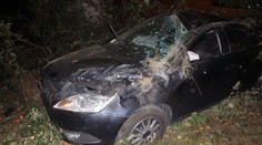 Opitá vodička narazila pri Pezinku do stromu, z vraku vyšla iba s ľahkými zraneniami