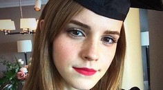 Emma Watson sa pochválila fotkami z promócie