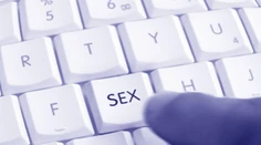Tajná operácia švajčiarskej polície. Na internete odhalili tisícky pedofilov