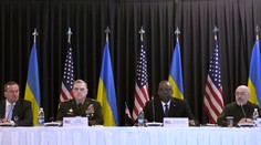 Spojenci sa zhodli na vstupe Ukrajiny do NATO. Americký minister obrany uistil Kyjev o podpore