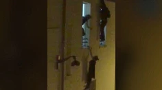 Príbeh tehotnej ženy, ktorá visela počas útoku v Paríži z okna