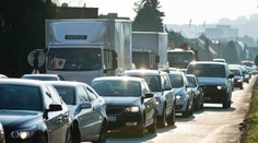 Doprava v Bratislave bola v stredu ráno katastrofálna, na vjazdoch do mesta sa čakalo hodiny