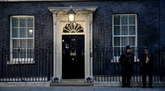 Obavy z poklesu výdavkov Britov zasiahli akcie maloobchodu, realít aj bánk