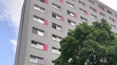 Po páde z budovy na Bernolákovej ulici v Bratislave zomrel 20-ročný muž