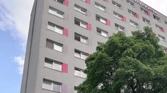 Po páde z budovy na Bernolákovej ulici v Bratislave zomrel 20-ročný muž