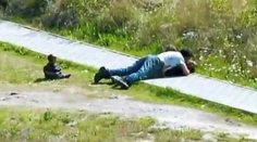 Ľudia sú ľahostajní k násiliu. Dôkazom je aj autor videa "znásilňovanej" ženy