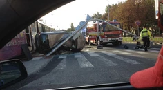 V Bratislave sa zrazila električka s osobným autom
