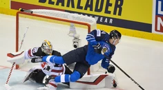 Prvý gól šampionátu sa musel páčiť. Fínsky talent Kaapo Kakko si vychutnal brankára Kanady