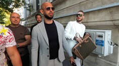 Kontroverzného influencera opäť zadržali. Andrew Tate ide do domáceho väzenia