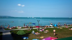 Horúčavy postupne vyparujú Balaton. Hladina jazera klesla až o 32 centimetrov