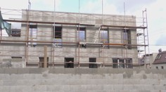 Cirkev stavia načierno: Pustili sa do rekonštrukcie fary, vznikla z toho nová budova